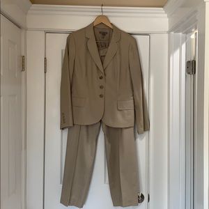 Women’s Pant Suit